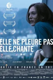 她没有哭，她在唱歌