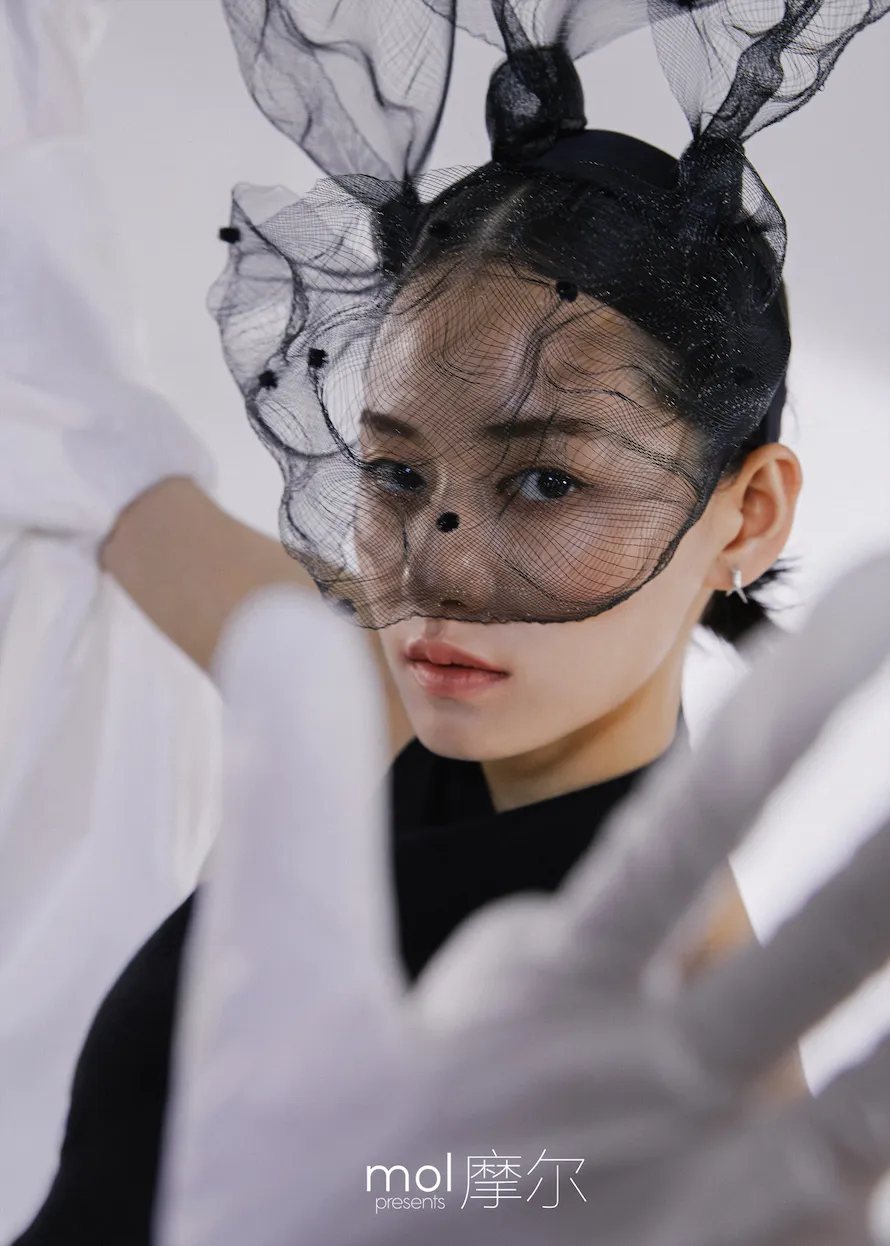 7柴碧云 直视镜头.jpg