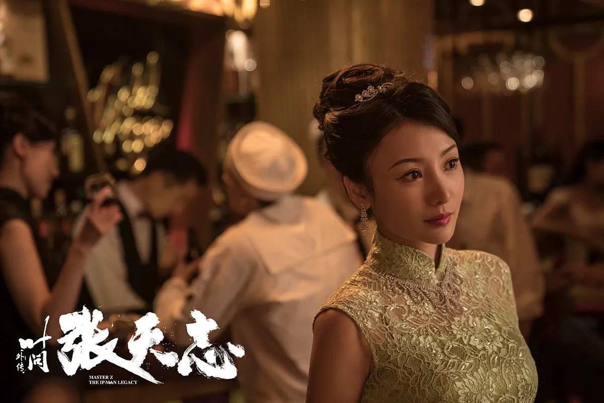  Liu Yan (actress) 单人绿色蕾丝裙剧照2.jpg
