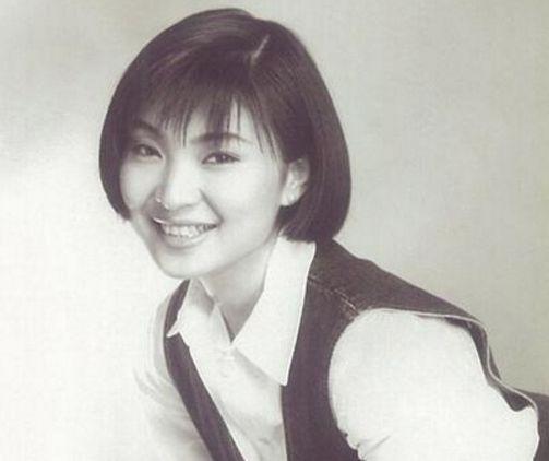 她在事业巅峰期隐退嫁富豪 被传骗走前夫12亿 今50岁瘫痪在床惹人怜