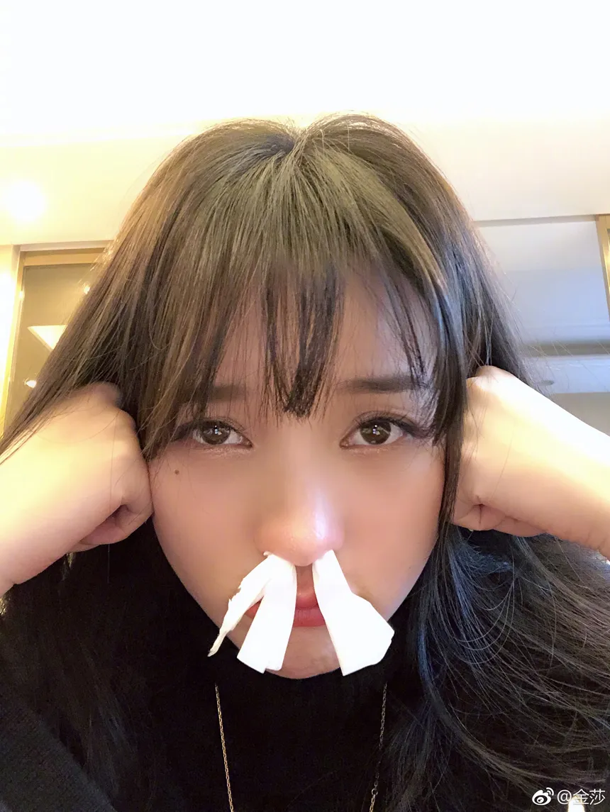 金莎晒感冒照.jpg