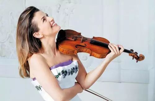​顛倒眾生的小提琴天后——安妮-索菲·穆特即將到來！