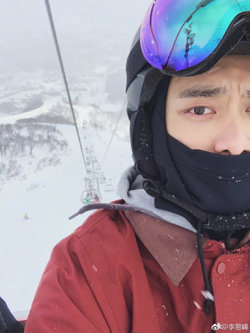 李易峰微博晒自拍.jpg