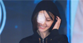 郑爽眼睛受伤带纱布出席活动获赞 网友：希望快点好起来