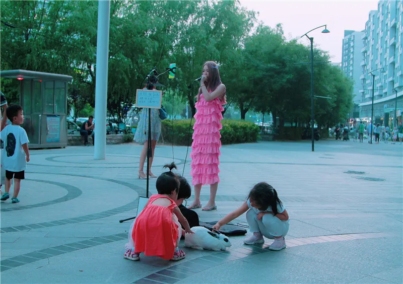 最美校花张朵依萌宠玉兔  (1).JPG