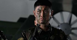 导演为他停工180天,为他请替身还坐着演,可没人说他不敬业