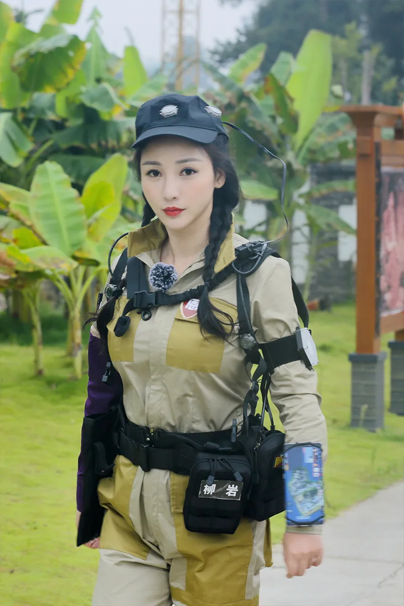 Liu Yan (actress-actress) fully armed live solo photos 2.jpg