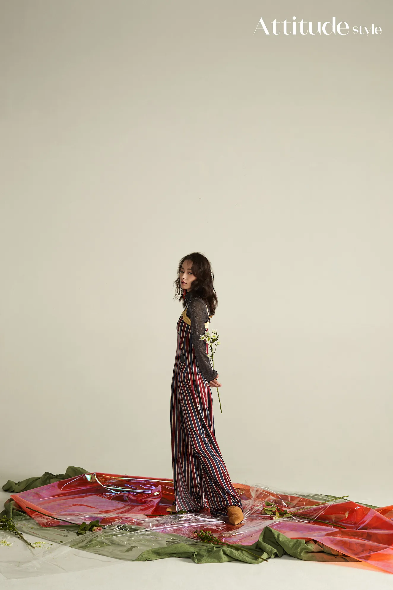 4 Chai Biyun  手持鲜花.jpg