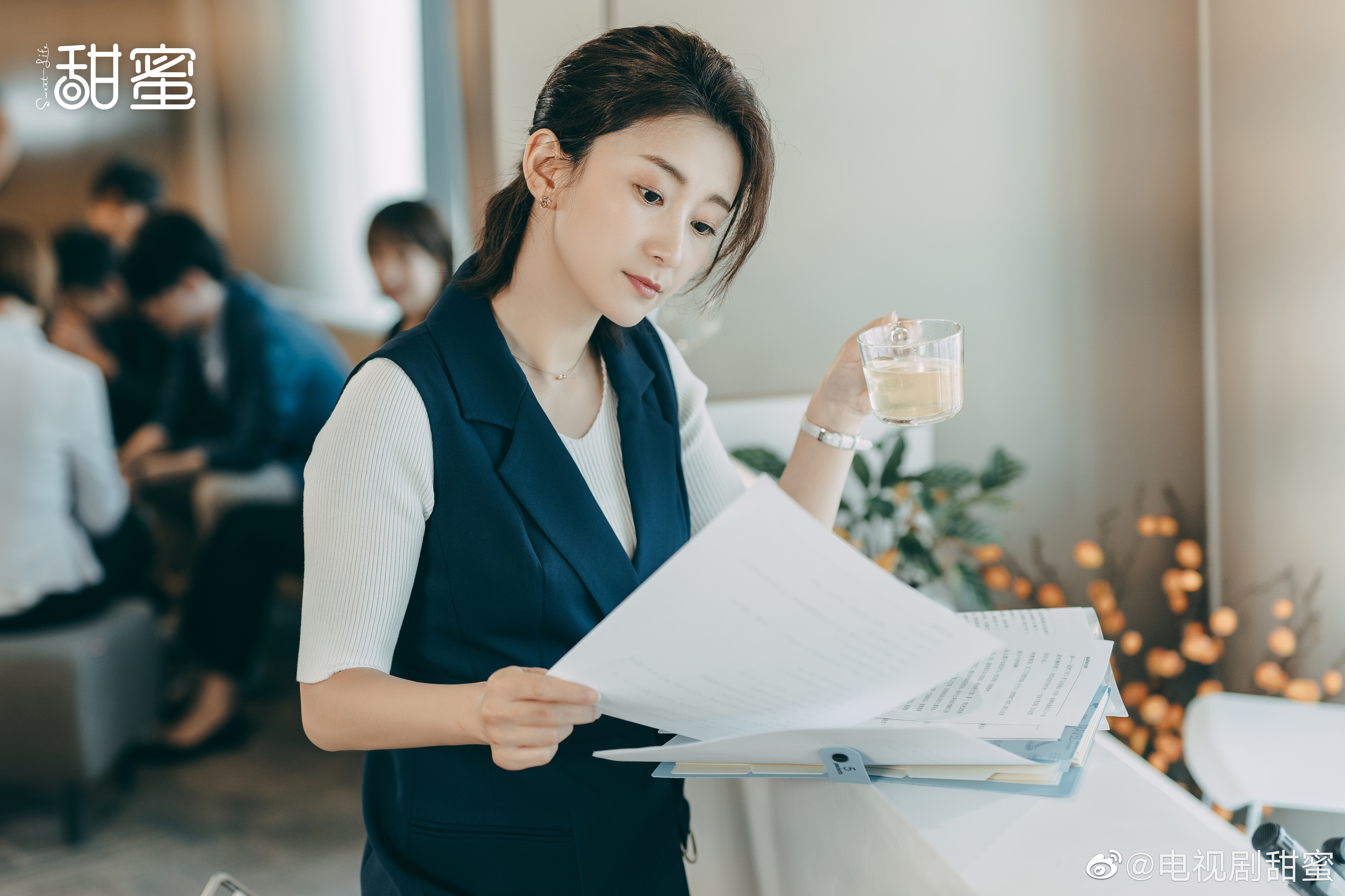 《甜蜜》首曝"蜕变"版片花  赵秦酷飒职场装引期待