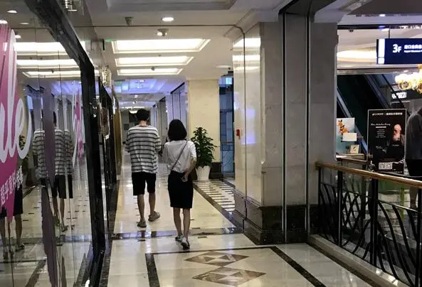 Kenny Lin and Claudia go shopping