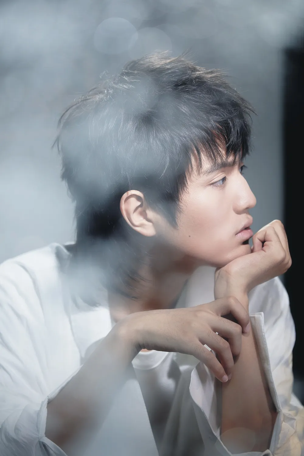 尹毓恪 侧脸.jpg