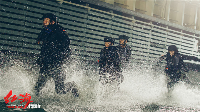 《红海行动》大年初一燃情上映 中国海军接你回家