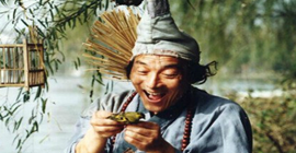 为老艺术家点赞!85岁“济公”私人座驾霸气曝光，德艺双馨令人敬佩