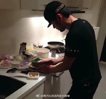 周杰伦下厨做饭