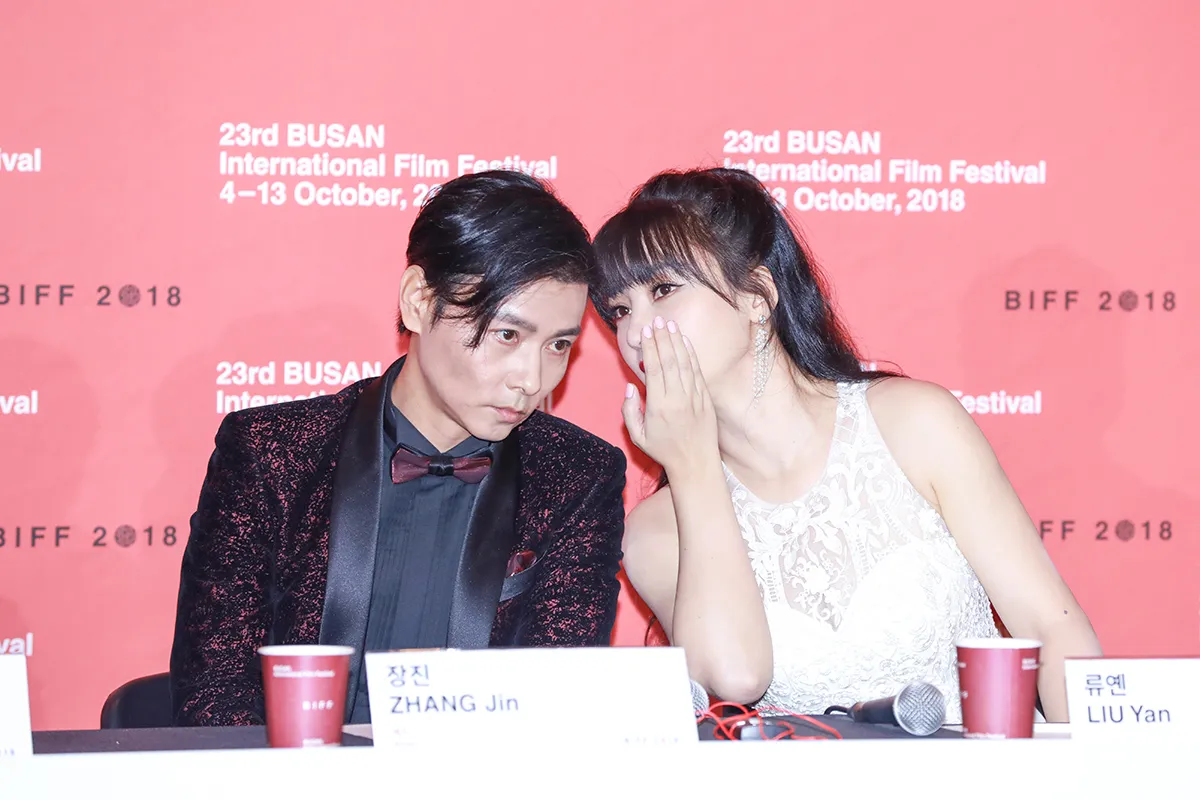Related story co-creators Liu Yan (actress-making) and Zhang Jin laugh all over 1.jpg