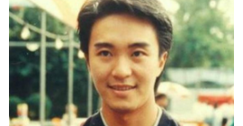 周星驰为什么满头白发却不染?朱茵3个字道出了大家的疑惑