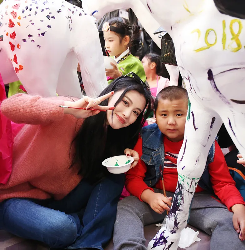 Ge Tian poses with child.JPG