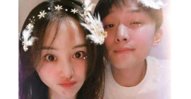 与男友吵架？郑爽街头手拿香烟表情复杂似翻白眼