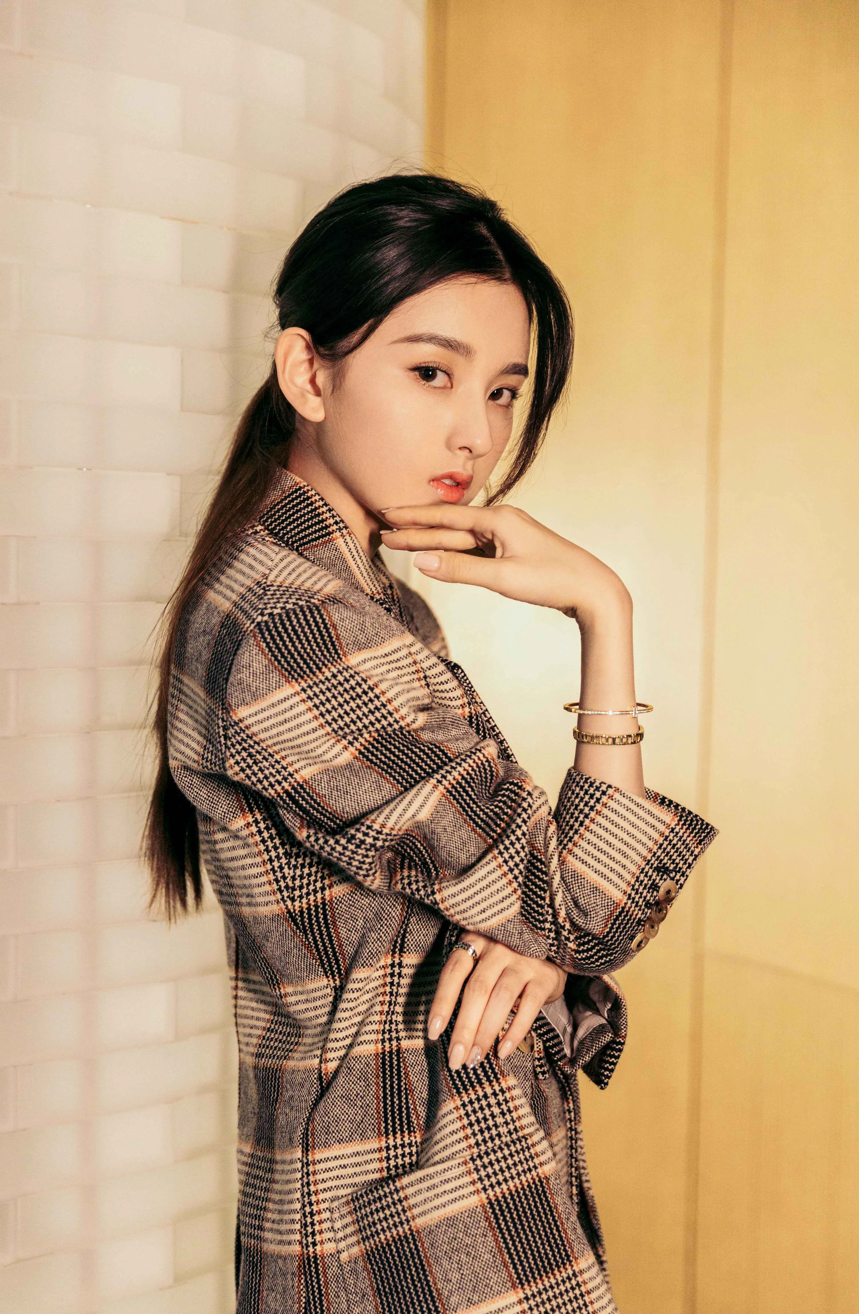 宋祖儿西装亮相时尚先生盛典  英气十足获“年度品质演员” 2.jpg