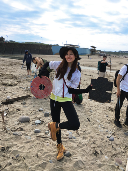 吳汶芳發起愛地球淨灘活動   生日與粉絲投身環保
