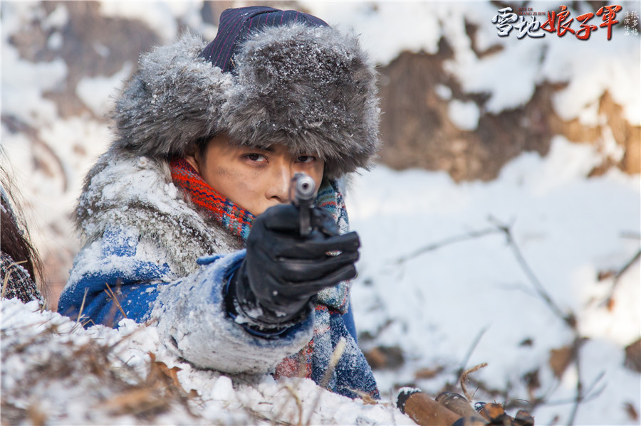《雪地娘子军》邱胜翊演绎抗战年代新时尚    被赞“拼命三郎”