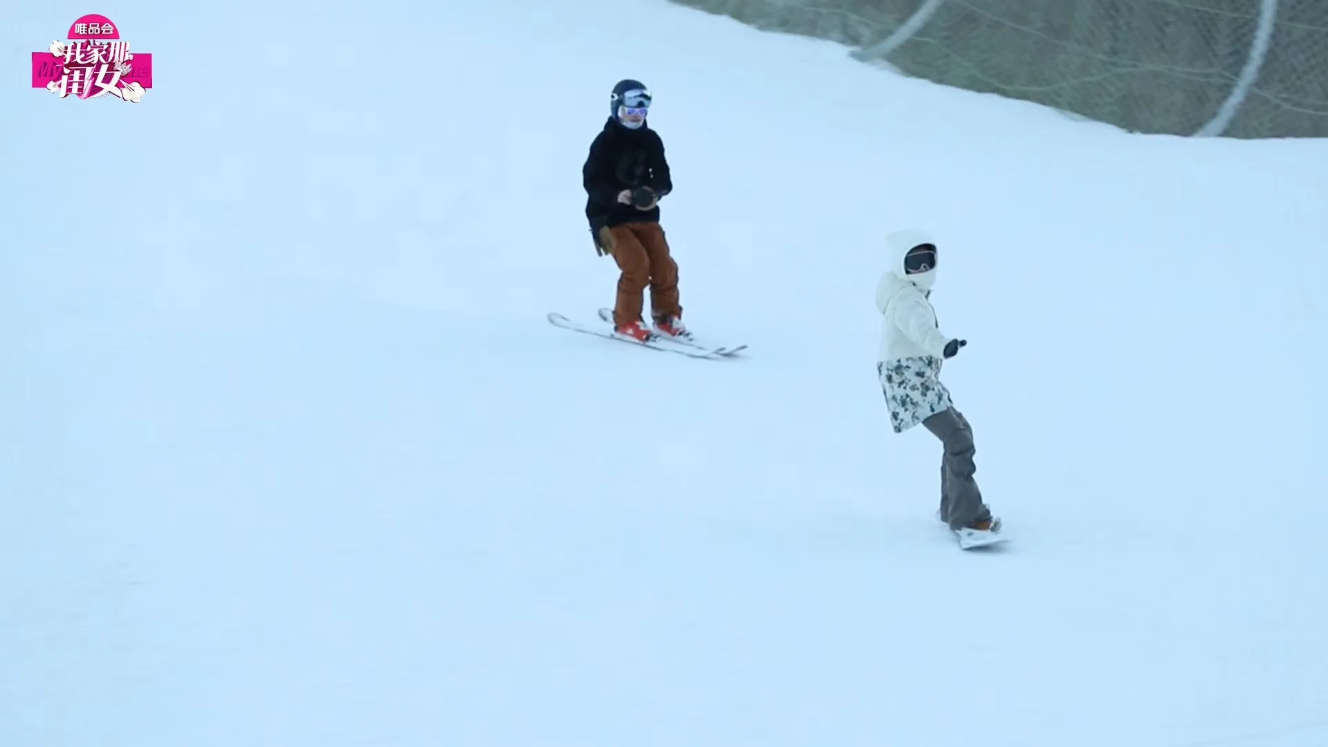 何雯娜与 Li Chen 滑雪.jpg