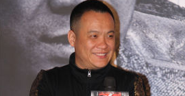 他是业界“鬼才导演” 成名后不嫌糟糠妻 今身价几十亿成大赢家