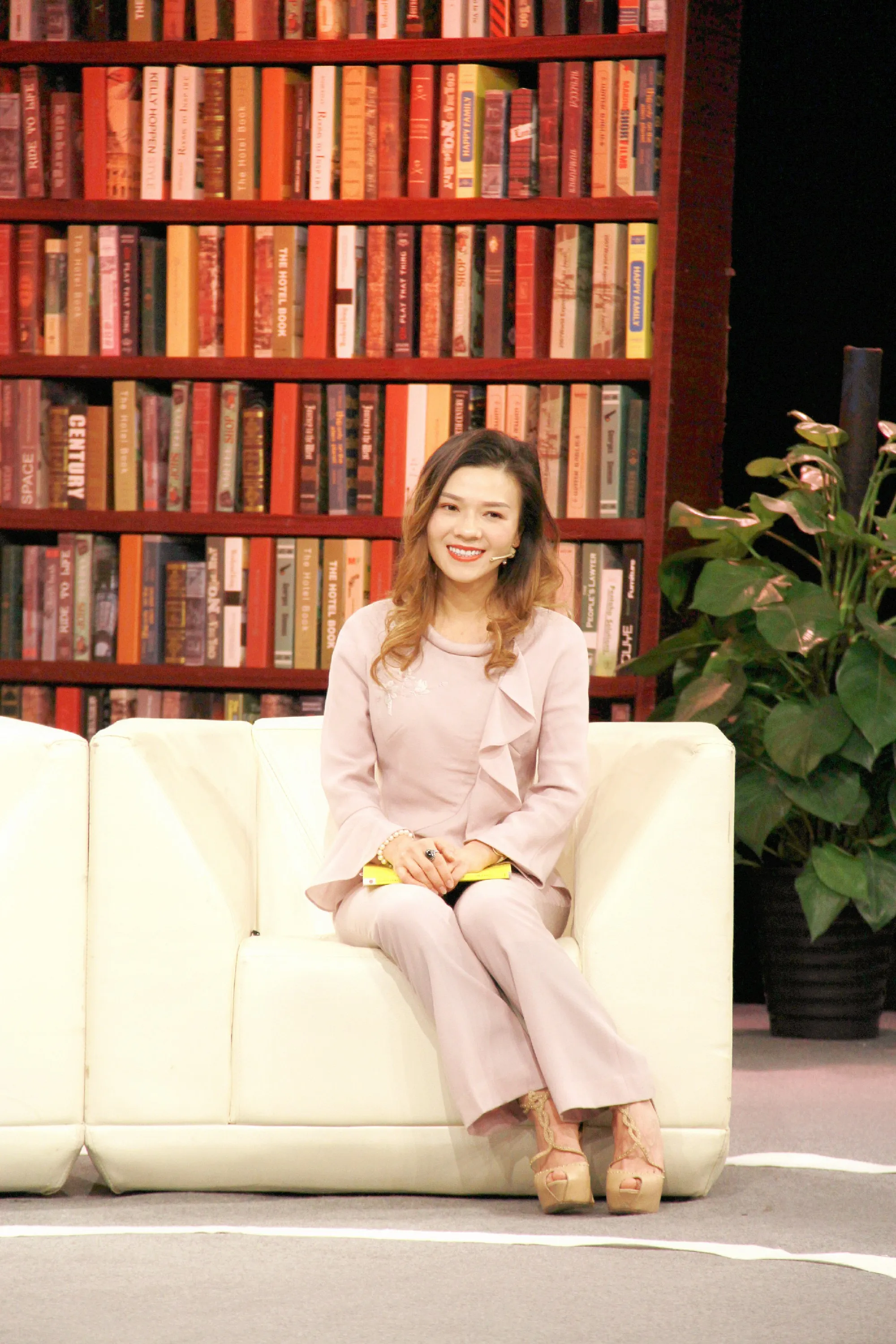 蘇菲兒《總裁讀書會》女神滿滿“幸福力”2.jpg
