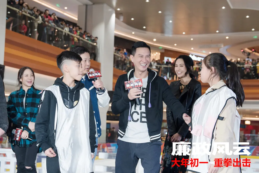 張家輝親切安慰輸比賽的小觀眾.jpg 張家輝親切安慰輸比賽的小觀眾.jpg