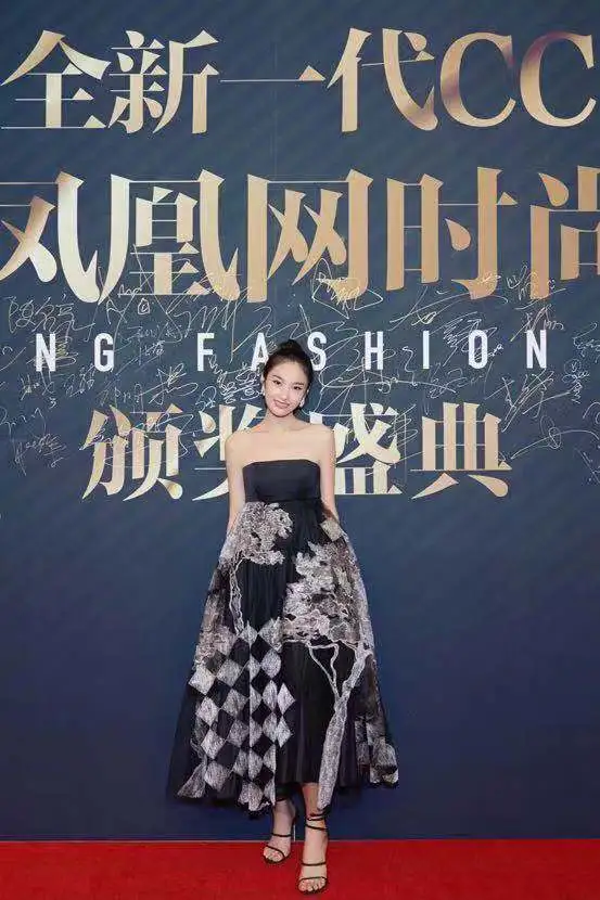 Wang Ke fashion extravaganza. Jpeg