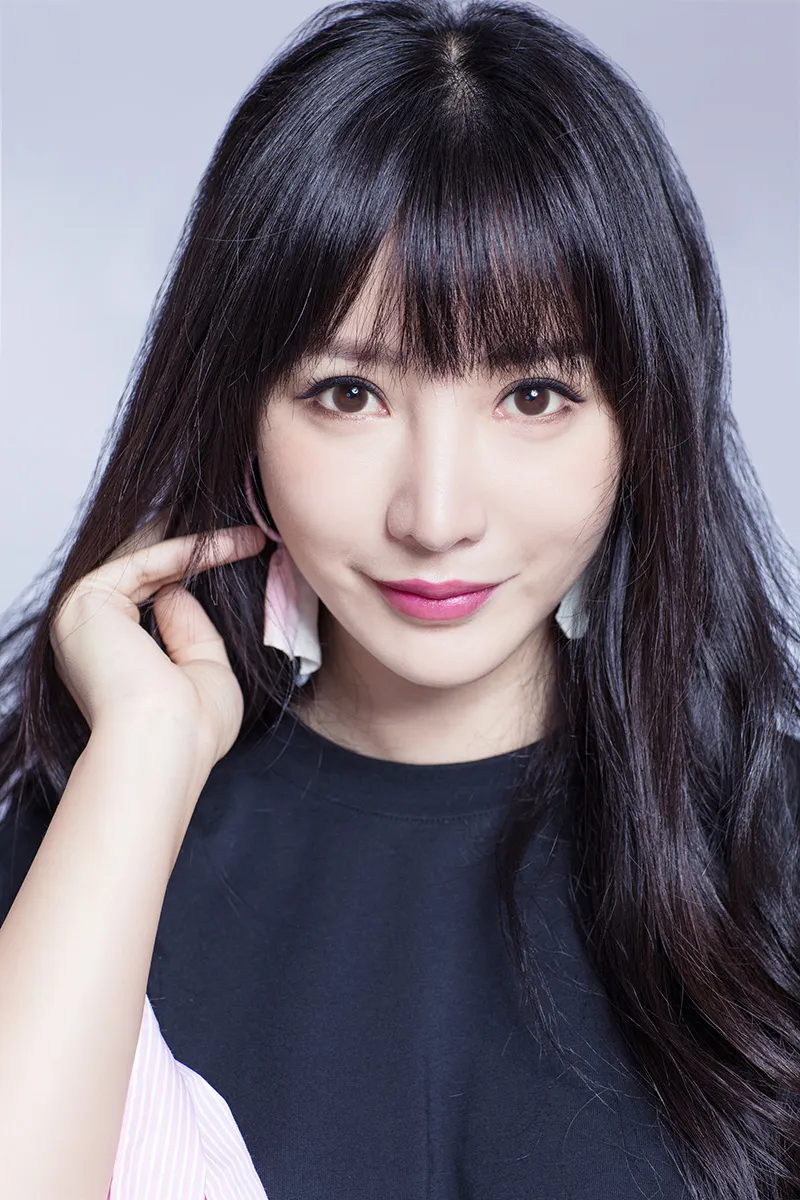  Liu Yan (actress) 笑容甜美眼神明丽.jpg