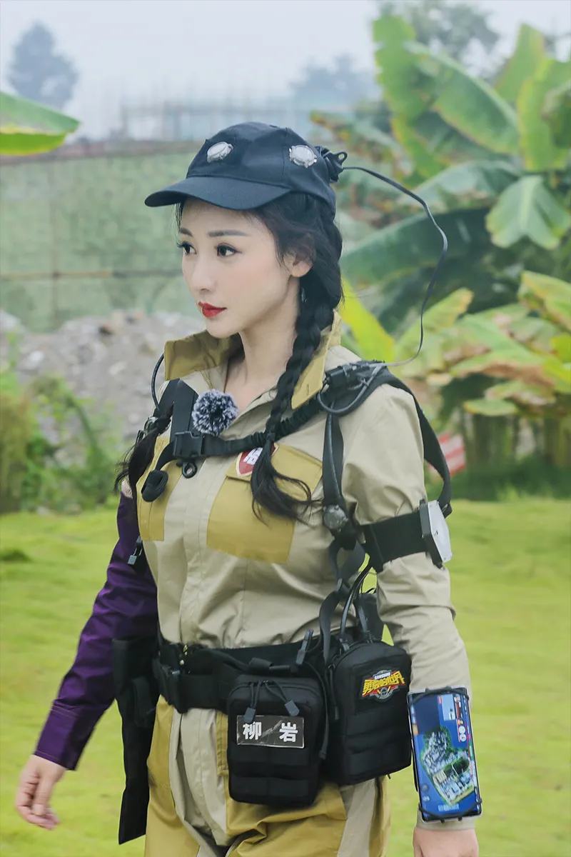 Liu Yan (actress-actress-fully armed combat readiness. JPG