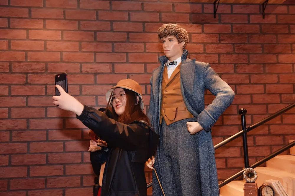 Fans take intimate selfies with 'newt.' JPG