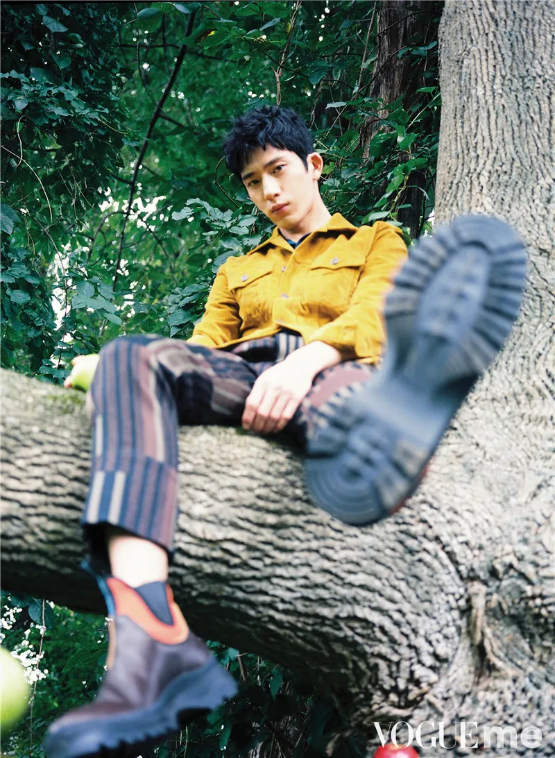 The inside page of Jing Boran VogueMe