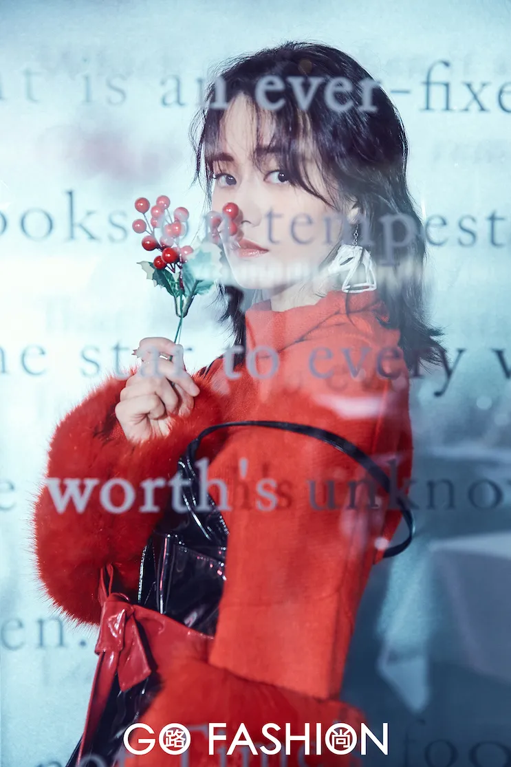 5柴碧云 侧身而立.jpg