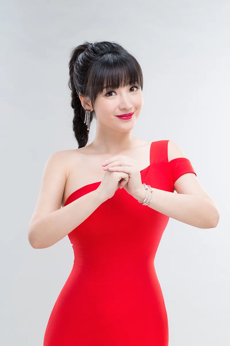  Liu Yan (actress) 修身红裙杨柳腰.JPG