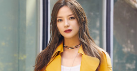 赵薇晒照遭粉丝质疑是新加坡人？2字霸气回应国籍质疑登热搜