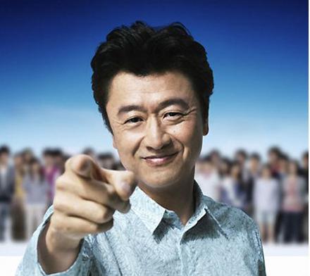 妻子为南方之星成员之一的原由子,目前育有2子.查看全部桑田佳祐