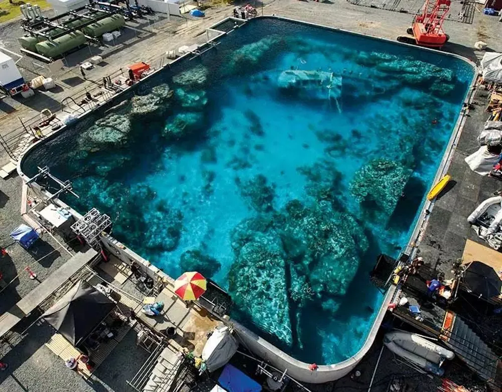 模拟了海底真实环境的人造大水池.jpg