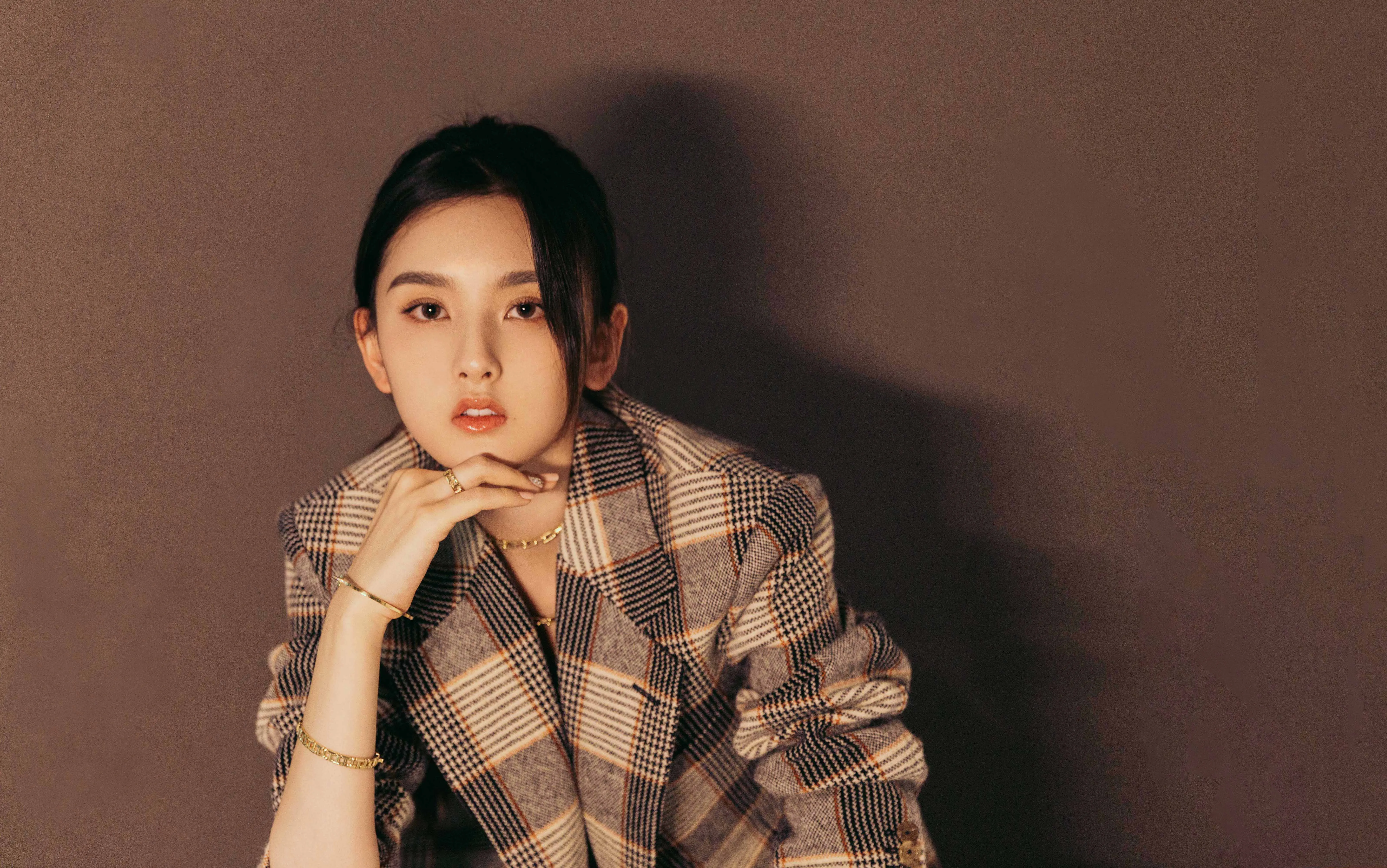 宋祖儿西装亮相时尚先生盛典  英气十足获“年度品质演员” 4.jpg