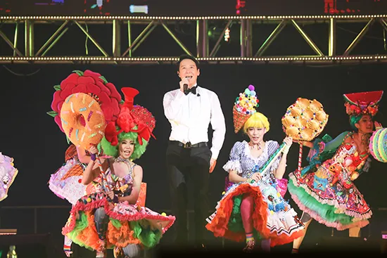 黎明延伸舞臺貼近歌迷 粉絲熱情應援暖心回饋.jpg 黎明延伸舞臺貼近歌迷 粉絲熱情應援暖心回饋.jpg