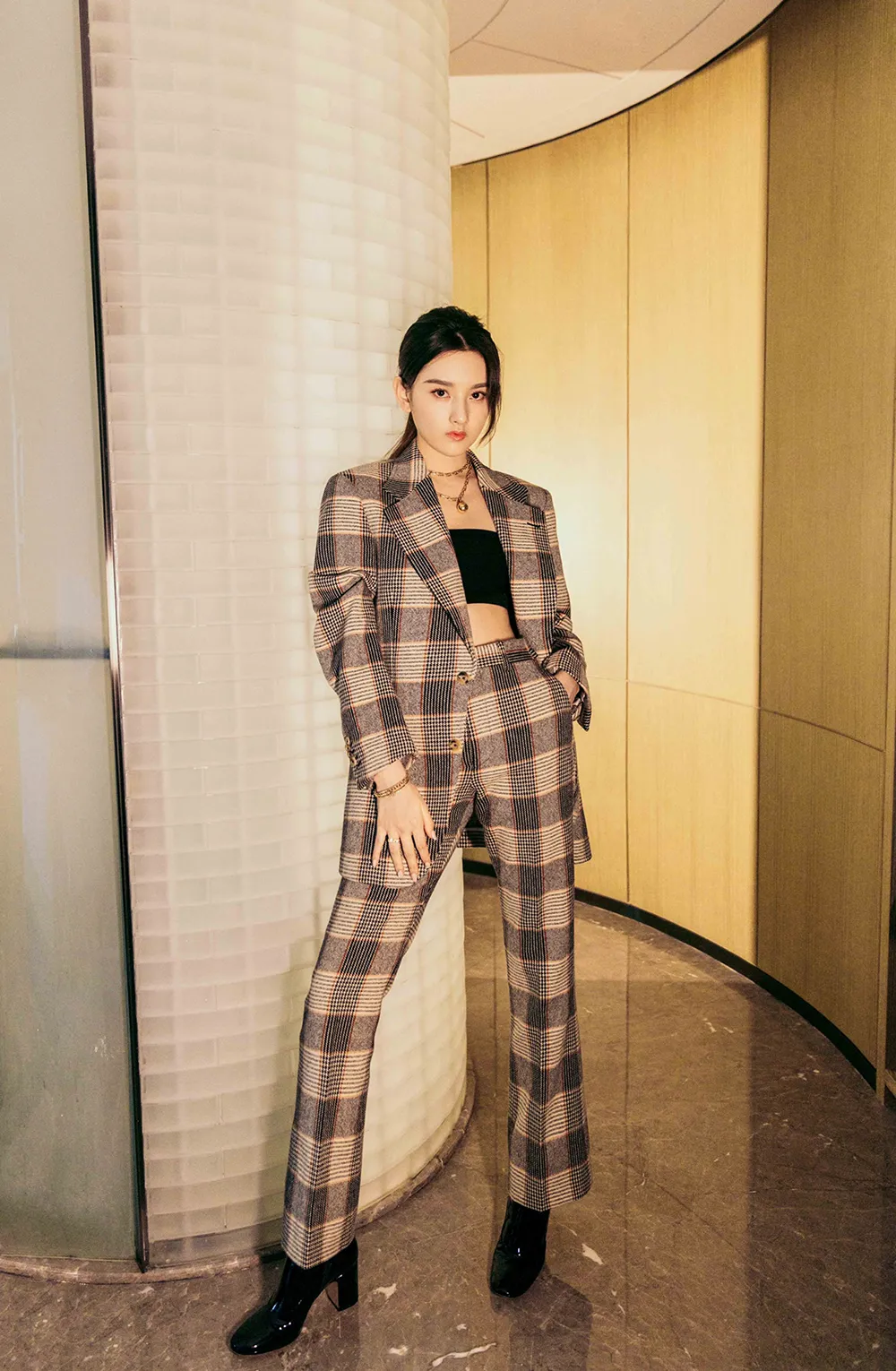 宋祖儿西装亮相时尚先生盛典  英气十足获“年度品质演员” 5.jpg