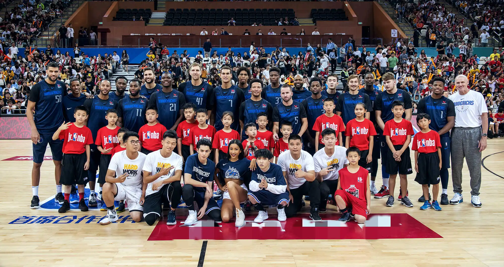 Jike Junyi poses with team and guests. JPG