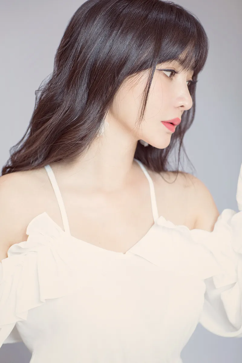  Liu Yan (actress) 肤若白雪甜美动人.jpeg
