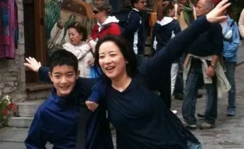  Xiaoyi Chen 与儿子