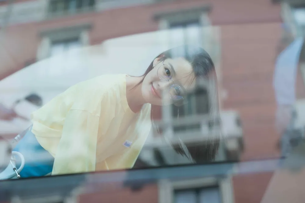 李沁秋日写真笑容明媚 (1).jpg