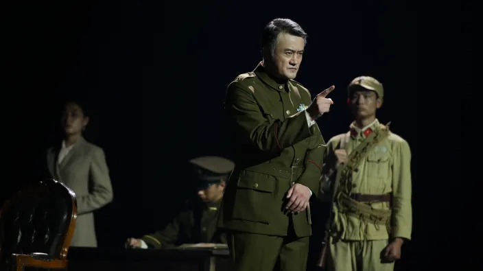 演員曹衞宇在《一本好書》第二季首期《紅巖》中飾演徐鵬飛.png