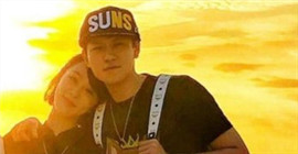 杨紫秦俊杰国外甜蜜度假 一个小动作被赞暖心