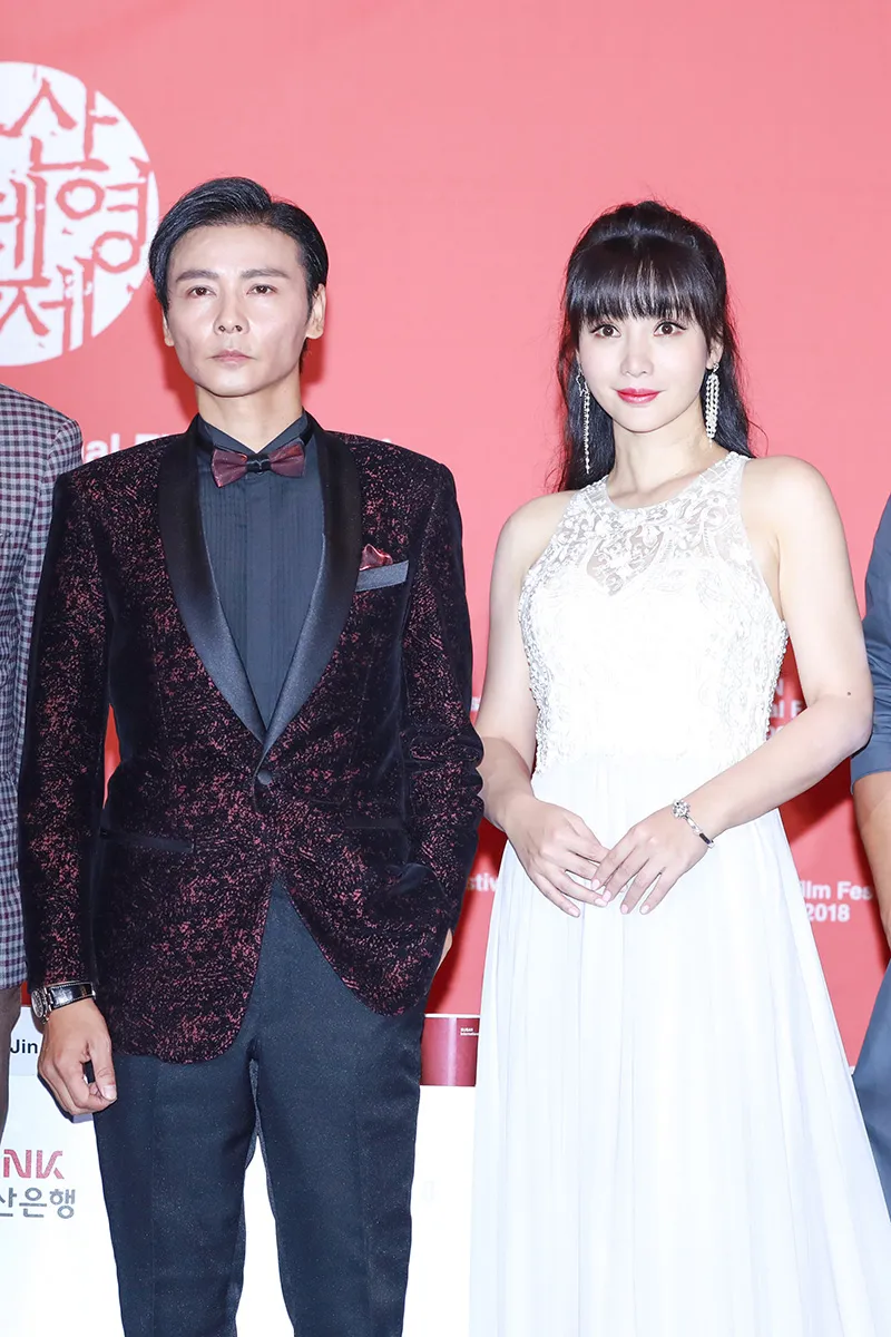 Related storyLiu Yan (actress)wears a white dress and poses with Zhang Jin 1.jpg