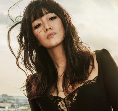 52岁巩俐新造型撞脸宋慧乔 网友：气场完胜，霸气